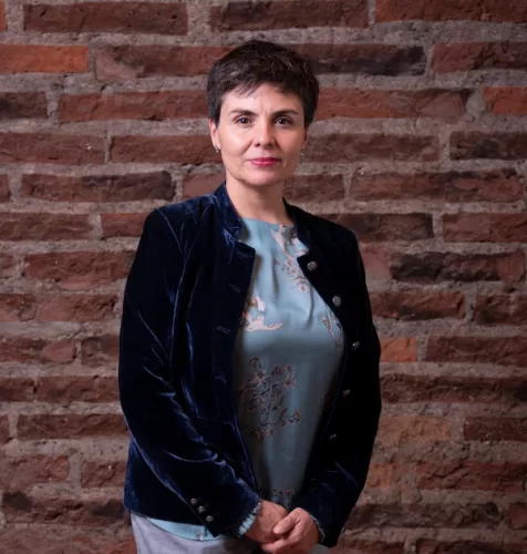 ELIZABETH MORRIS - CONSEJERA